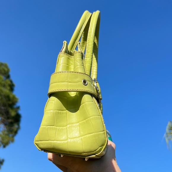 Vintage lime green leather handbag with silver details - Picture 16 of 17